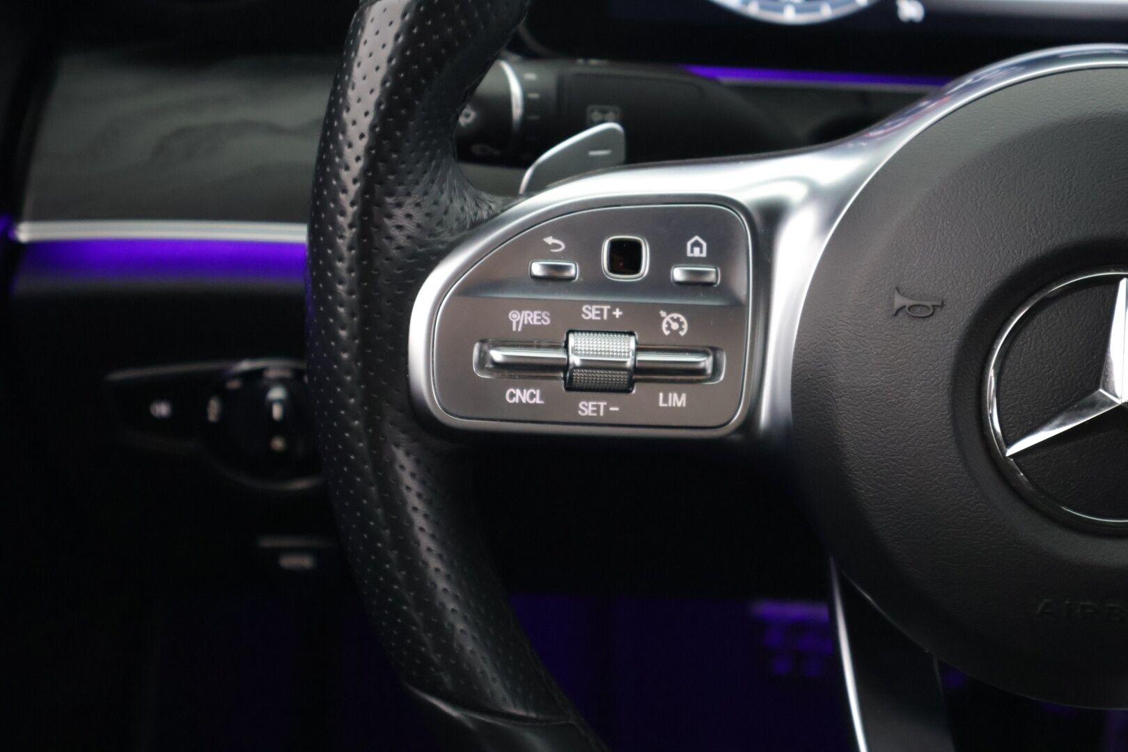 Mercedes-Benz E 2019 300 e A Business AMG Edition EQ Power *Vakkari / P-kamera / Nahka-alcantara / Sporttipenkit / Multibeam LED*