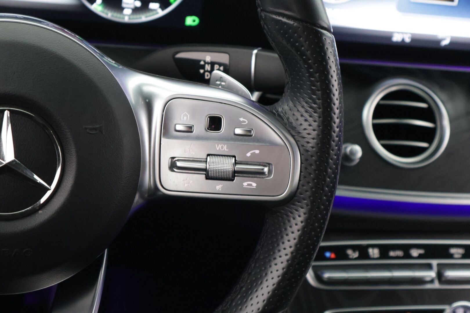 Mercedes-Benz E 2019 300 e A Business AMG Edition EQ Power *Vakkari / P-kamera / Nahka-alcantara / Sporttipenkit / Multibeam LED*