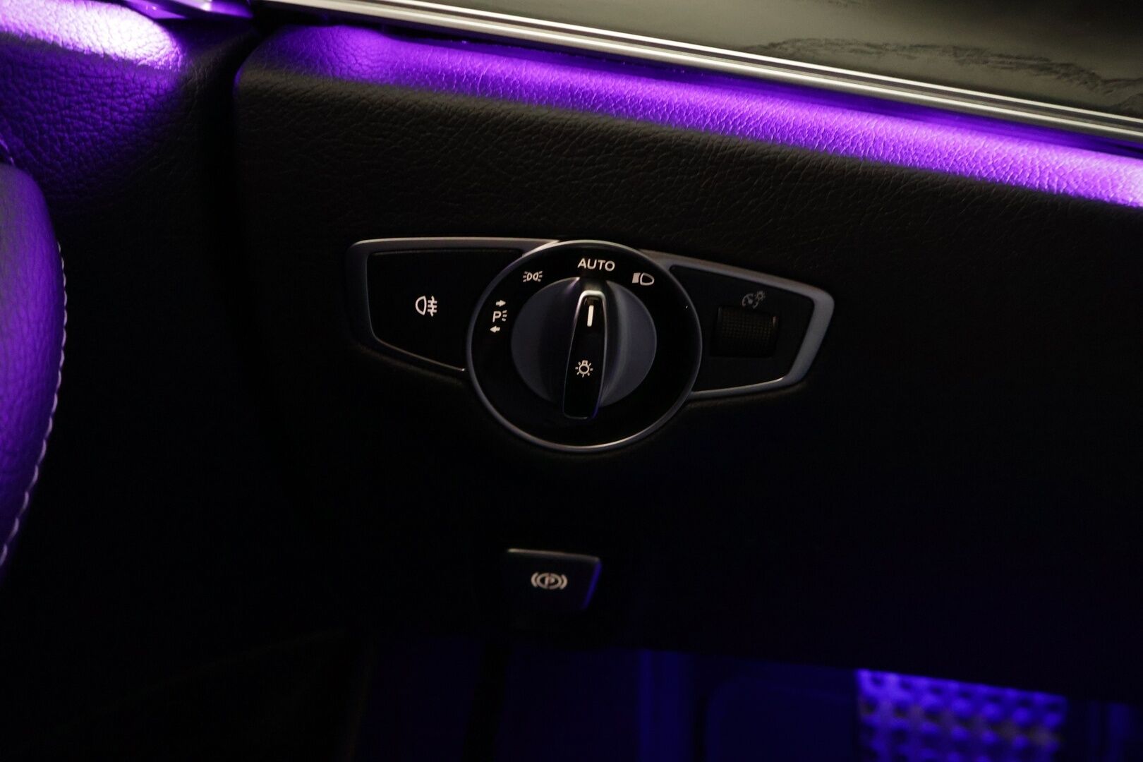 Mercedes-Benz E 2019 300 e A Business AMG Edition EQ Power *Vakkari / P-kamera / Nahka-alcantara / Sporttipenkit / Multibeam LED*
