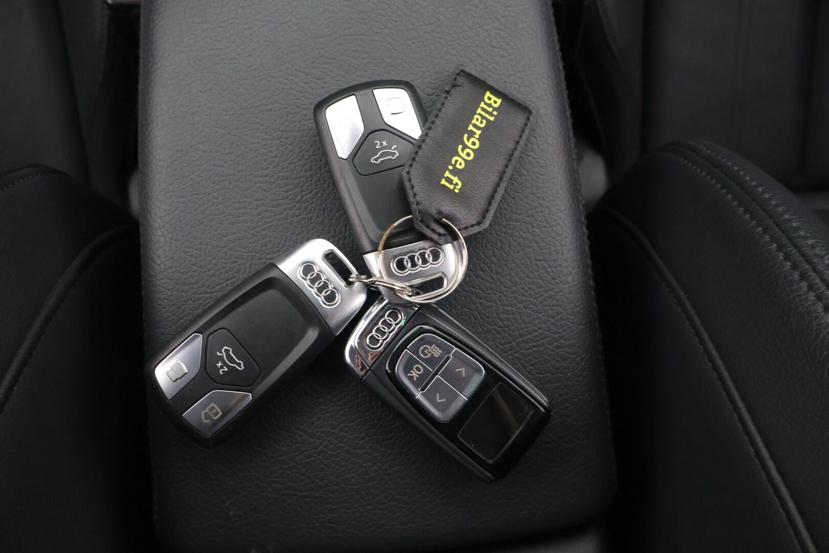 Audi A4 2019 Sedan Business Comfort Edition 35 TFSI 110 kW MHEV S tronic *Nahkasisusta / Sporttipenkit / Webasto / Keyless / Navi!* - / Juuri katsastettu / 2x hyvät renkaat /