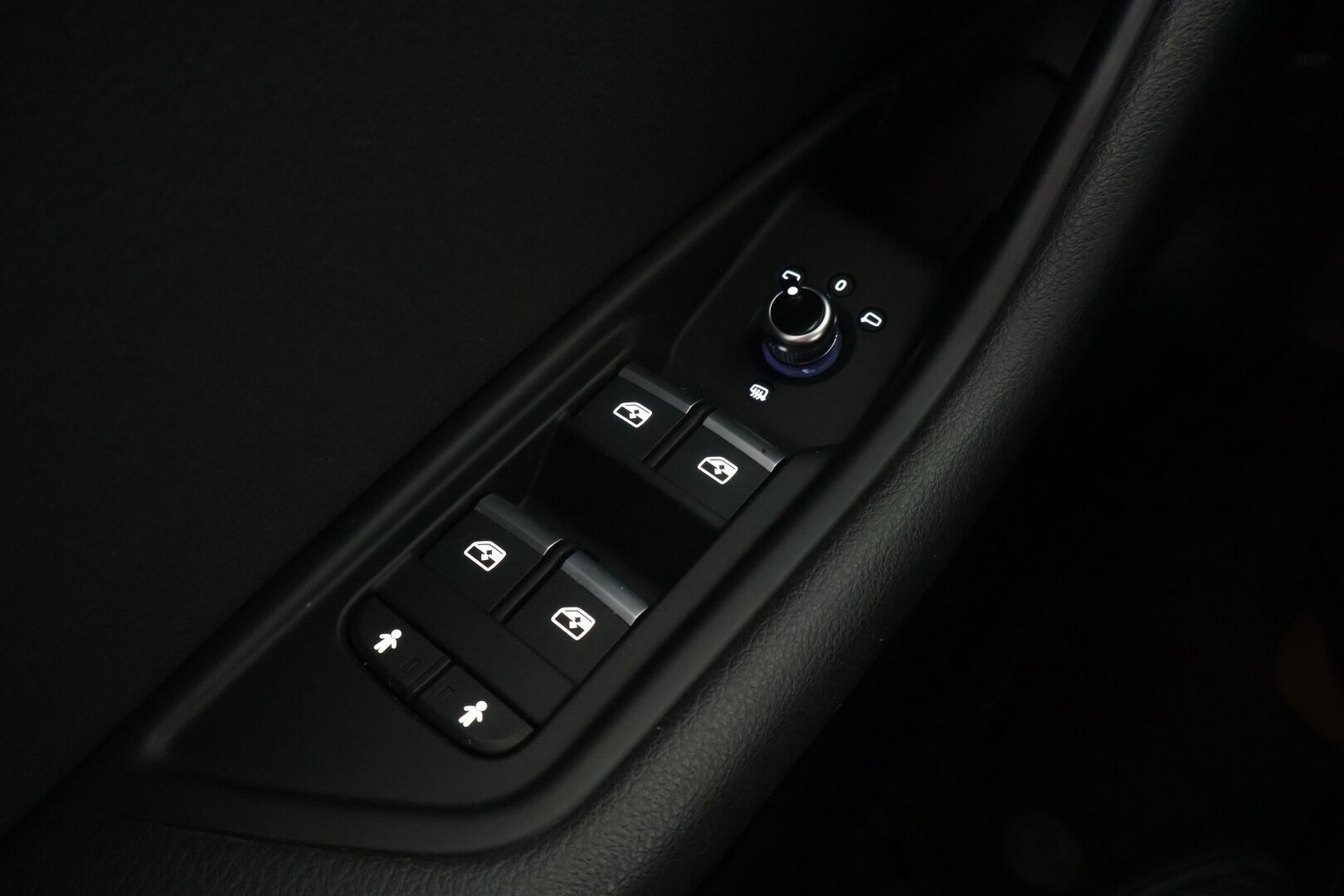 Audi A4 2019 Sedan Business Comfort Edition 35 TFSI 110 kW MHEV S tronic *Nahkasisusta / Sporttipenkit / Webasto / Keyless / Navi!* - / Juuri katsastettu / 2x hyvät renkaat /