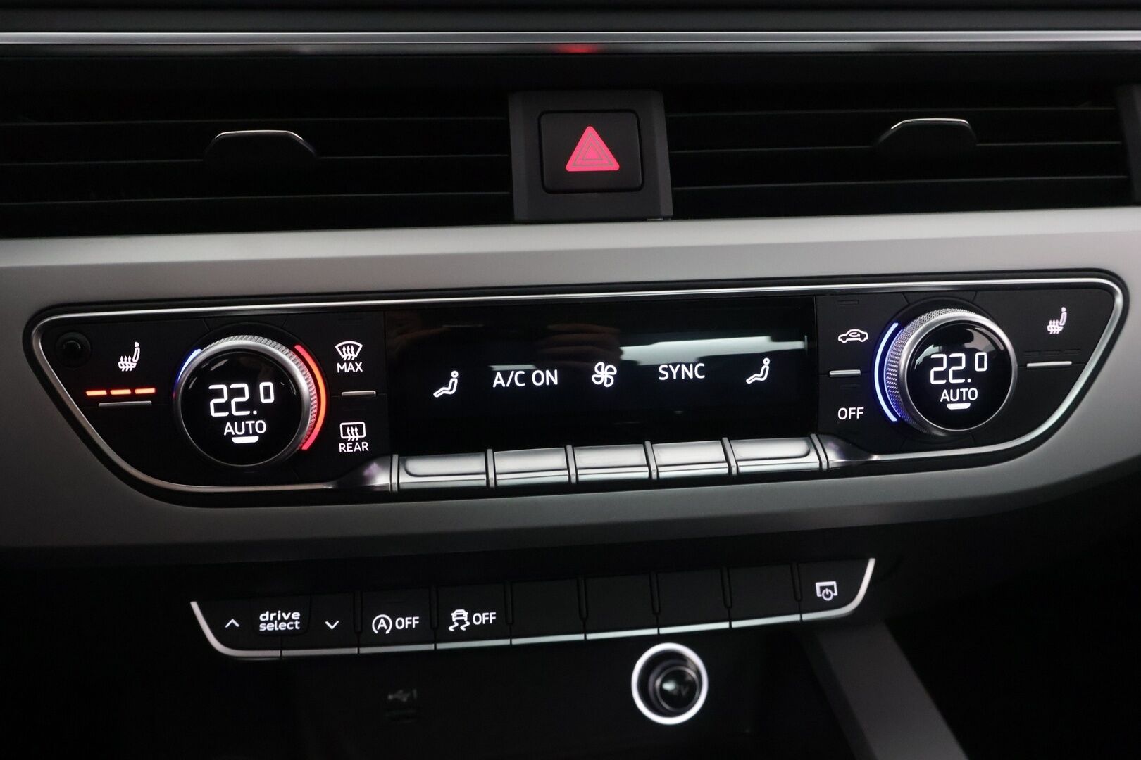 Audi A4 2019 Sedan Business Comfort Edition 35 TFSI 110 kW MHEV S tronic *Nahkasisusta / Sporttipenkit / Webasto / Keyless / Navi!* - / Juuri katsastettu / 2x hyvät renkaat /