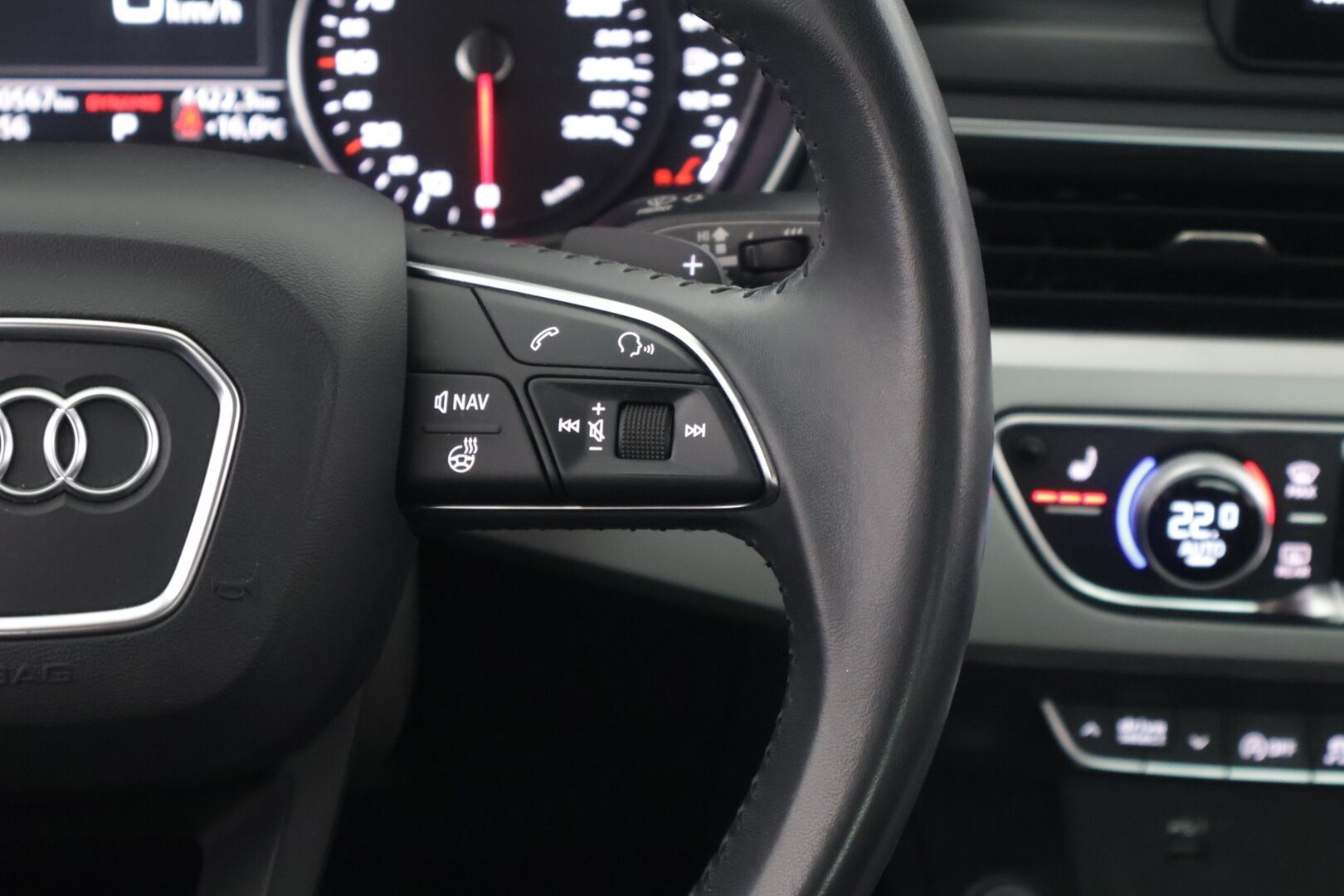 Audi A4 2019 Sedan Business Comfort Edition 35 TFSI 110 kW MHEV S tronic *Nahkasisusta / Sporttipenkit / Webasto / Keyless / Navi!* - / Juuri katsastettu / 2x hyvät renkaat /