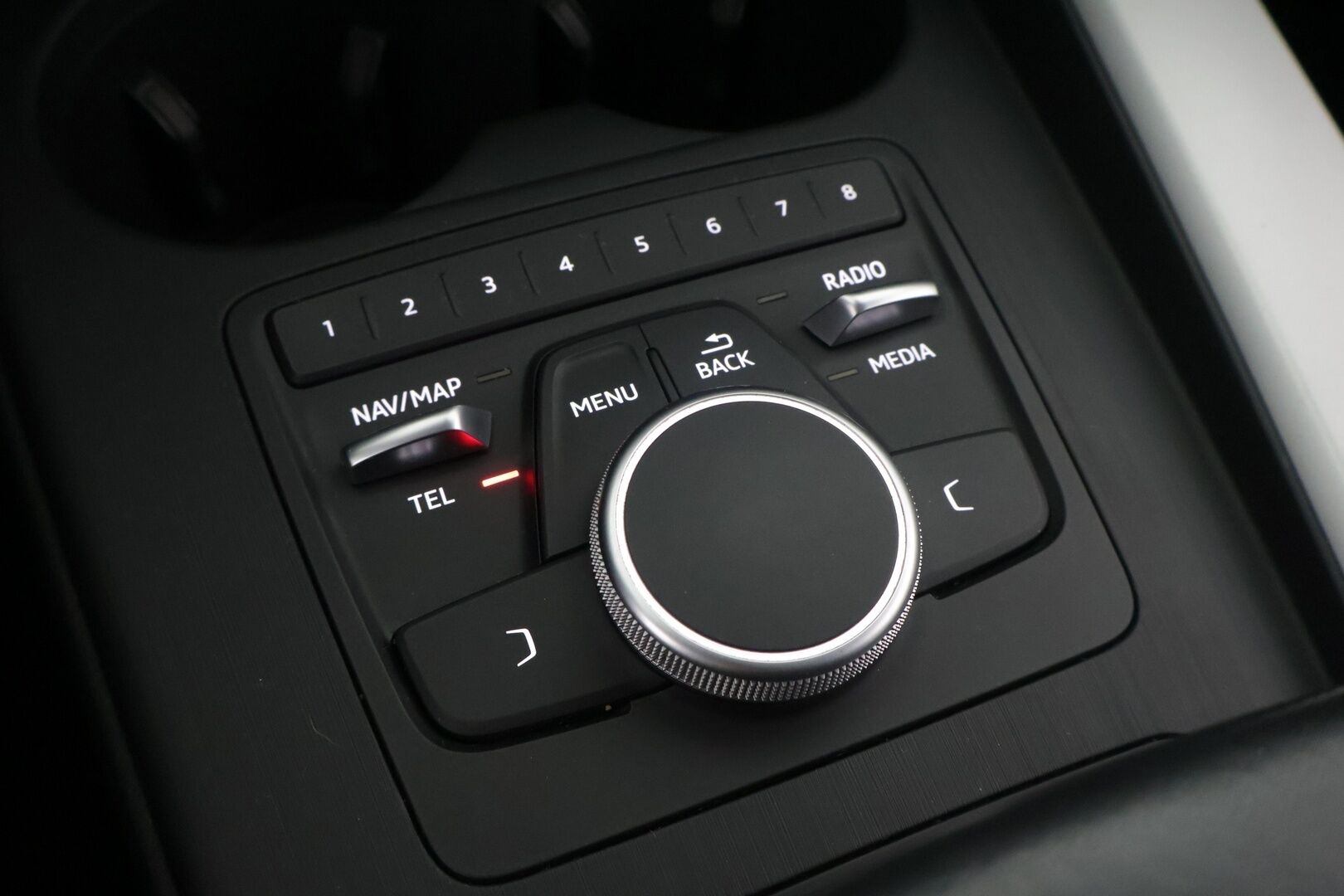 Audi A4 2019 Sedan Business Comfort Edition 35 TFSI 110 kW MHEV S tronic *Nahkasisusta / Sporttipenkit / Webasto / Keyless / Navi!* - / Juuri katsastettu / 2x hyvät renkaat /
