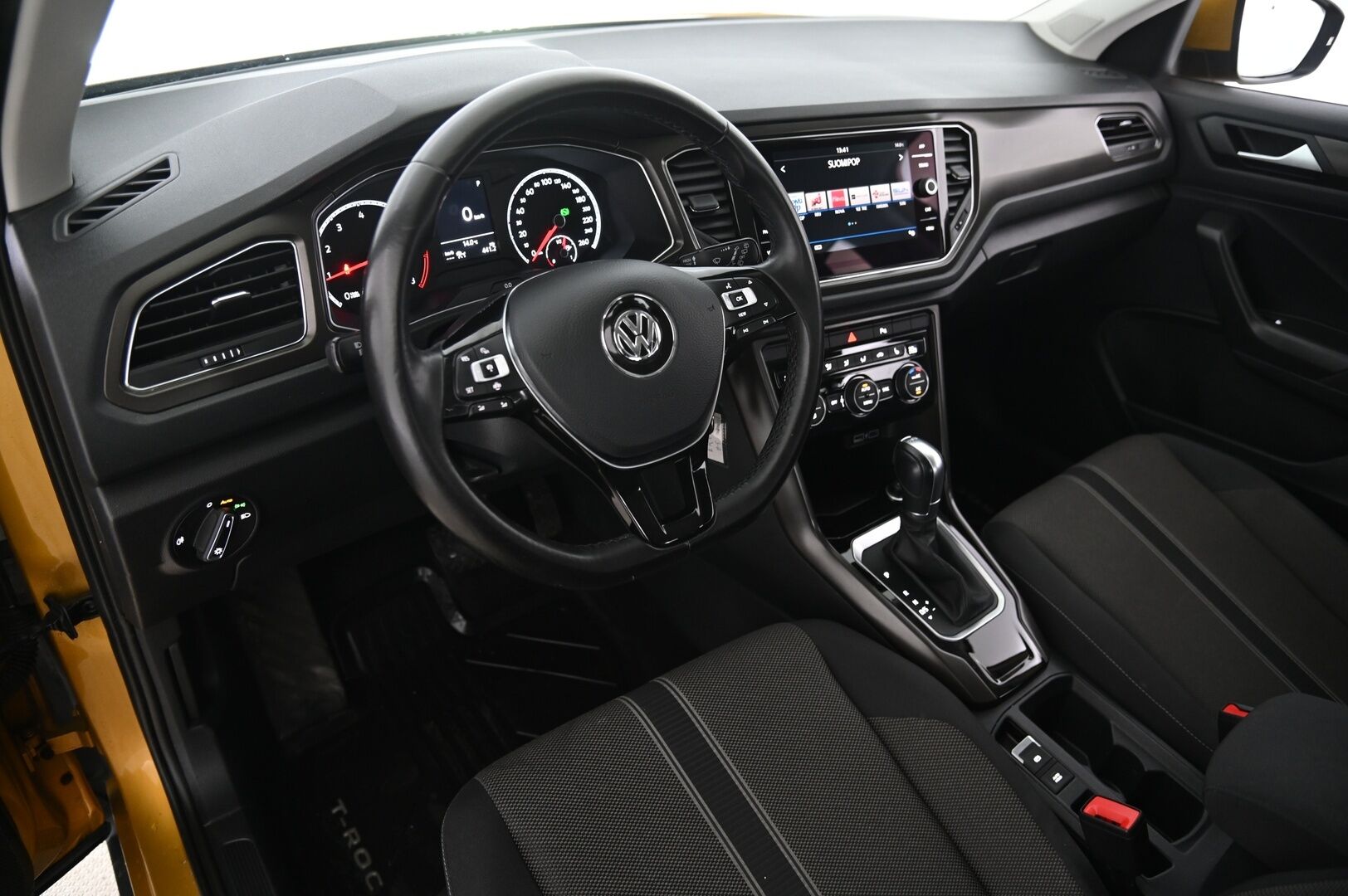 Volkswagen T-Roc 2019 Style 1,5 TSI EVO 110 kW *ACC / P.tutkat / Lohko / LED* - Suomi-auto / 2 Renkaat aluilla