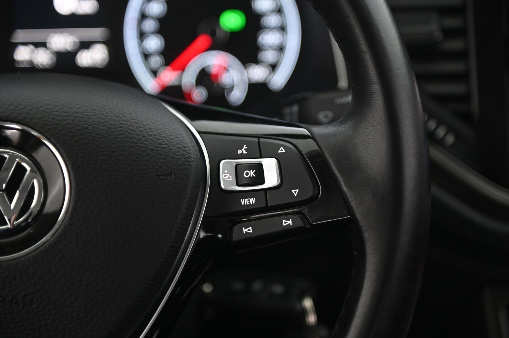 Volkswagen T-Roc 2019 Style 1,5 TSI EVO 110 kW *ACC / P.tutkat / Lohko / LED* - Suomi-auto / 2 Renkaat aluilla