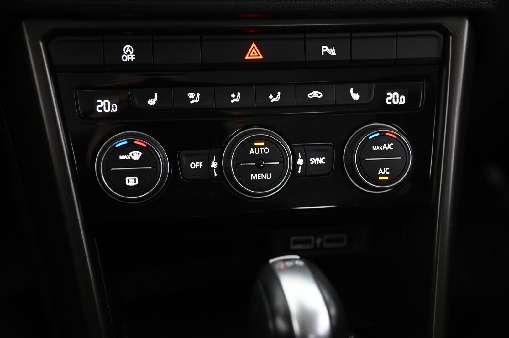 Volkswagen T-Roc 2019 Style 1,5 TSI EVO 110 kW *ACC / P.tutkat / Lohko / LED* - Suomi-auto / 2 Renkaat aluilla