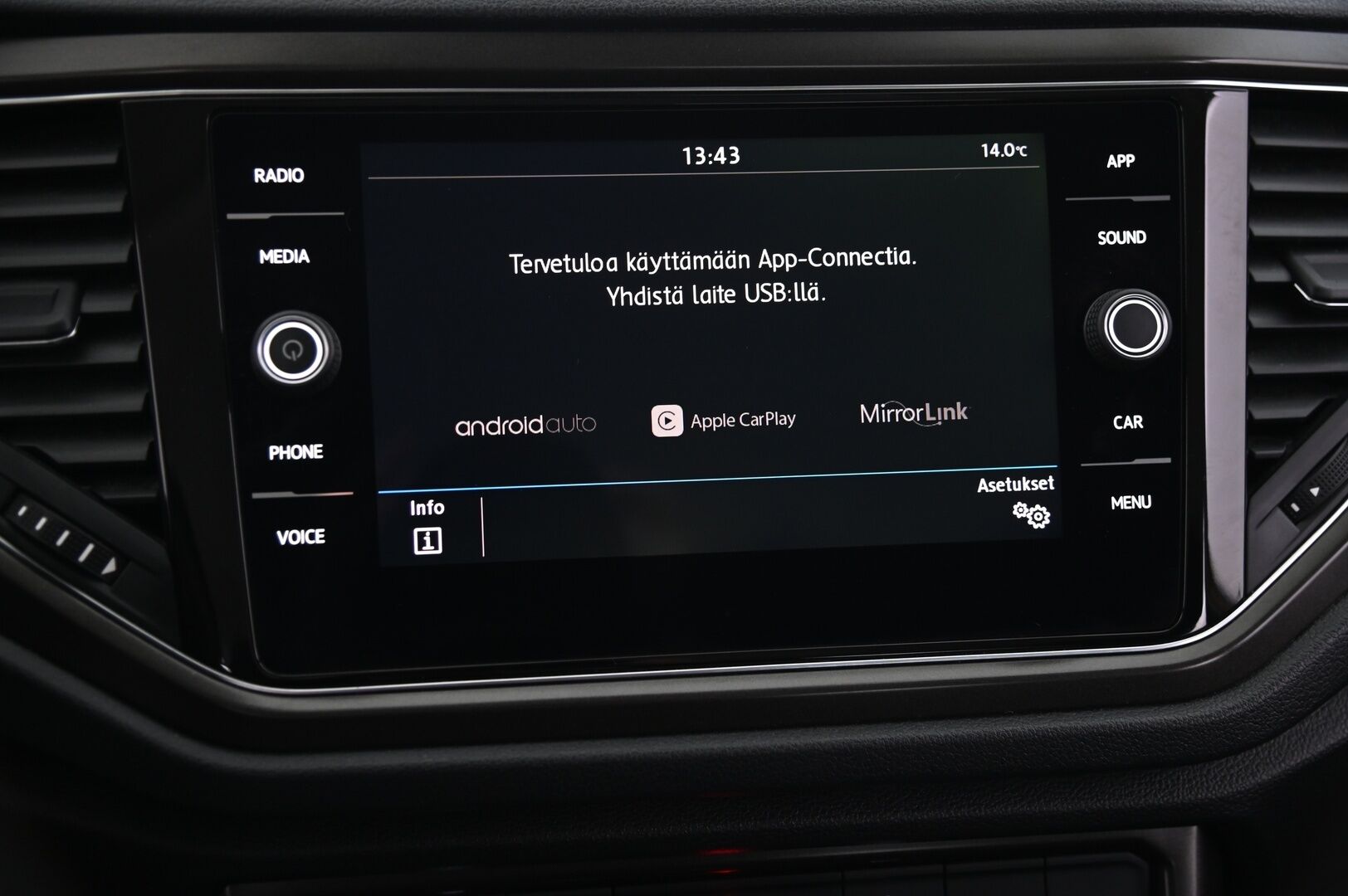 Volkswagen T-Roc 2019 Style 1,5 TSI EVO 110 kW *ACC / P.tutkat / Lohko / LED* - Suomi-auto / 2 Renkaat aluilla