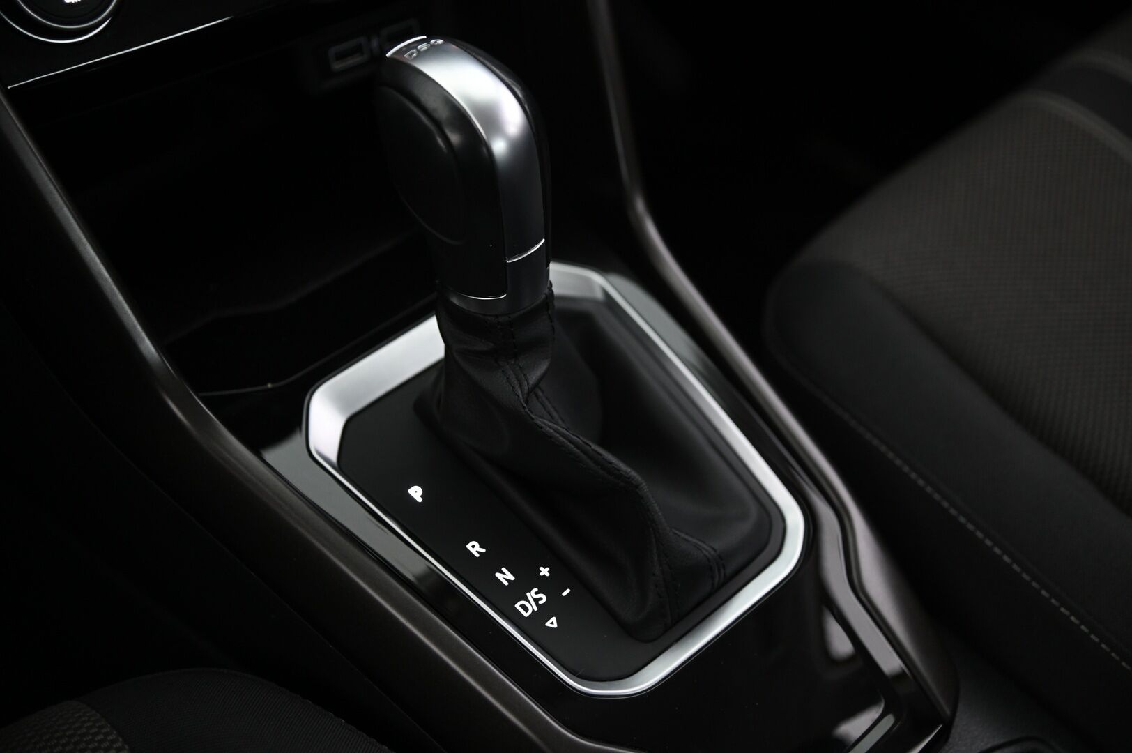 Volkswagen T-Roc 2019 Style 1,5 TSI EVO 110 kW *ACC / P.tutkat / Lohko / LED* - Suomi-auto / 2 Renkaat aluilla