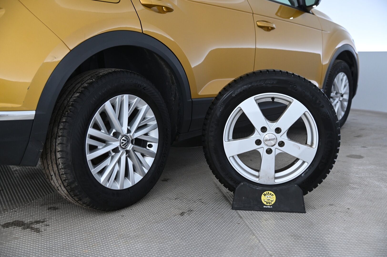 Volkswagen T-Roc 2019 Style 1,5 TSI EVO 110 kW *ACC / P.tutkat / Lohko / LED* - Suomi-auto / 2 Renkaat aluilla