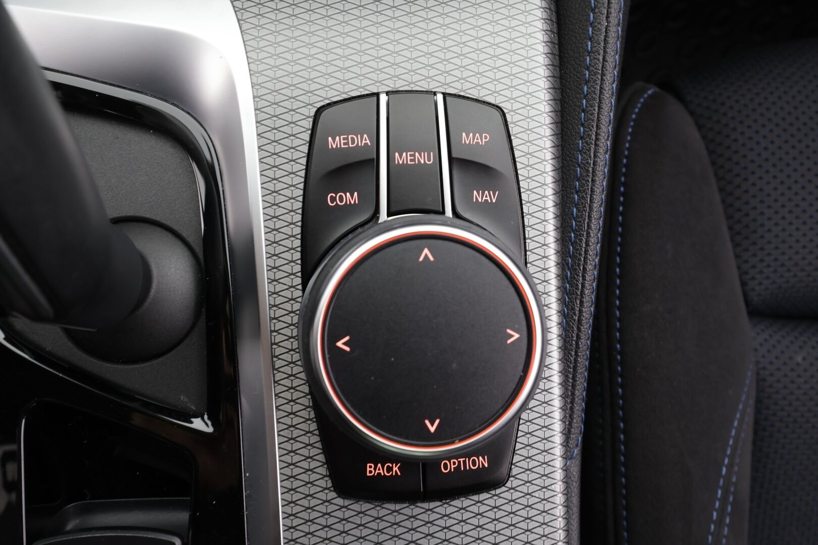 BMW 530 2019 G30 Sedan 530e A Charged Edition M Sport * Vakkari / P.kamera / Hifi / Sporttipenkit / Navi / LED * - Suomi-auto / Akku kuntotarkastettu! / Kahdet renkaat aluvanteilla