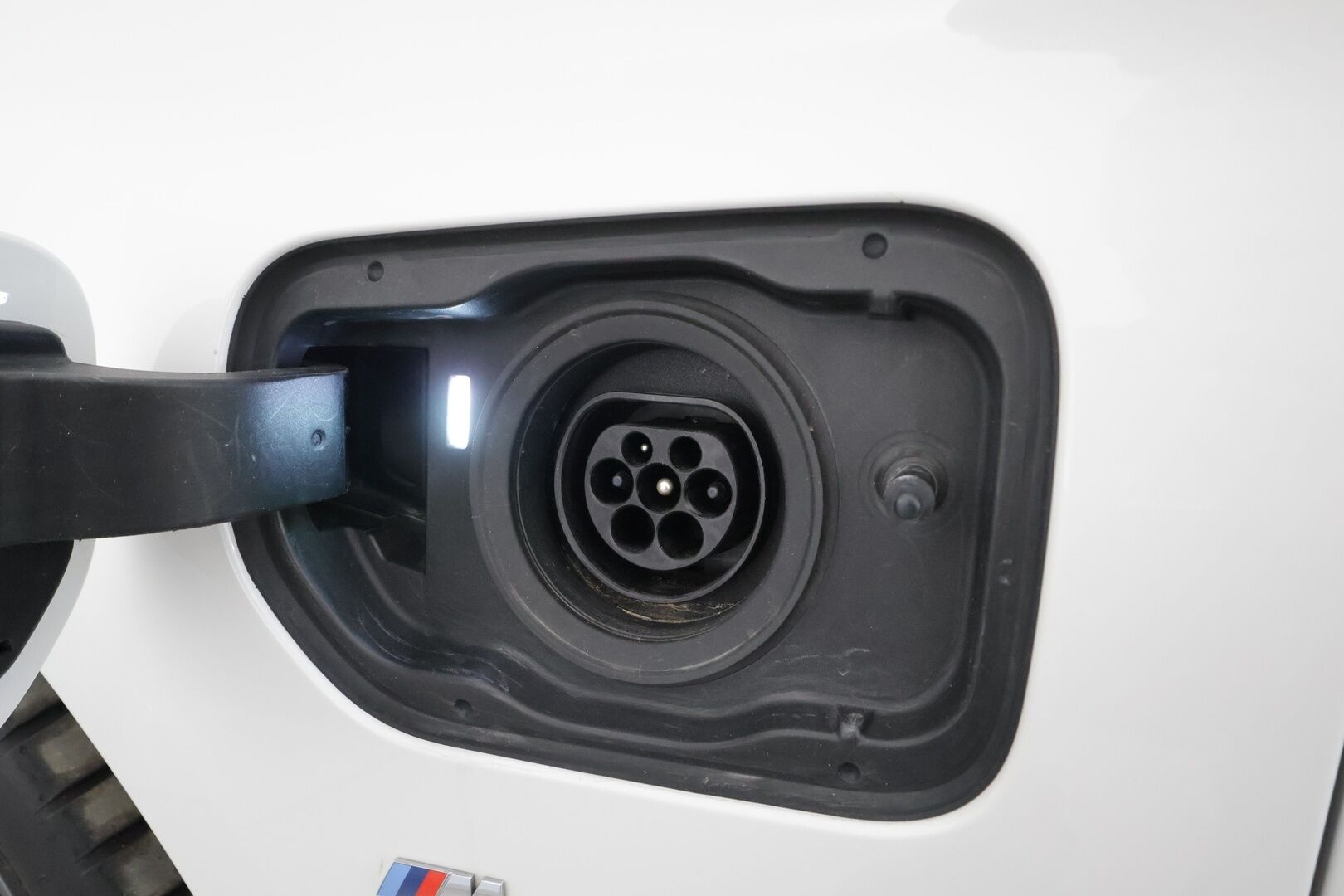 BMW 530 2019 G30 Sedan 530e A Charged Edition M Sport * Vakkari / P.kamera / Hifi / Sporttipenkit / Navi / LED * - Suomi-auto / Akku kuntotarkastettu! / Kahdet renkaat aluvanteilla