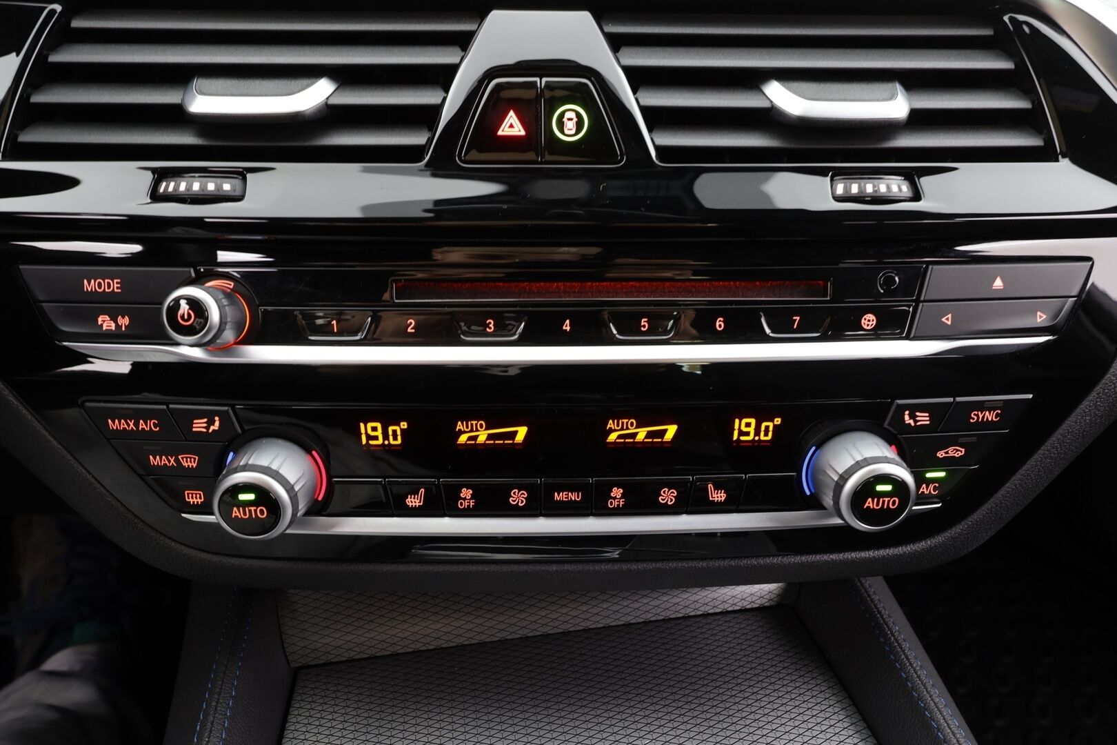 BMW 530 2019 G30 Sedan 530e A Charged Edition M Sport * Vakkari / P.kamera / Hifi / Sporttipenkit / Navi / LED * - Suomi-auto / Akku kuntotarkastettu! / Kahdet renkaat aluvanteilla