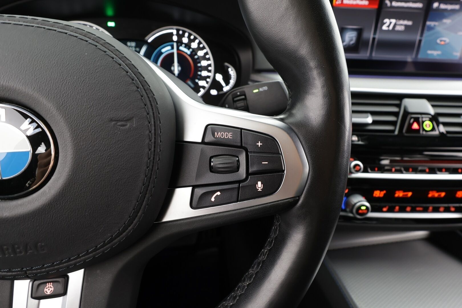 BMW 530 2019 G30 Sedan 530e A Charged Edition M Sport * Vakkari / P.kamera / Hifi / Sporttipenkit / Navi / LED * - Suomi-auto / Akku kuntotarkastettu! / Kahdet renkaat aluvanteilla