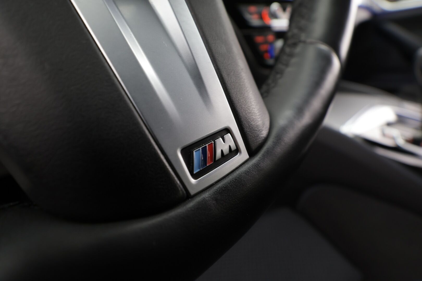 BMW 530 2019 G30 Sedan 530e A Charged Edition M Sport * Vakkari / P.kamera / Hifi / Sporttipenkit / Navi / LED * - Suomi-auto / Akku kuntotarkastettu! / Kahdet renkaat aluvanteilla