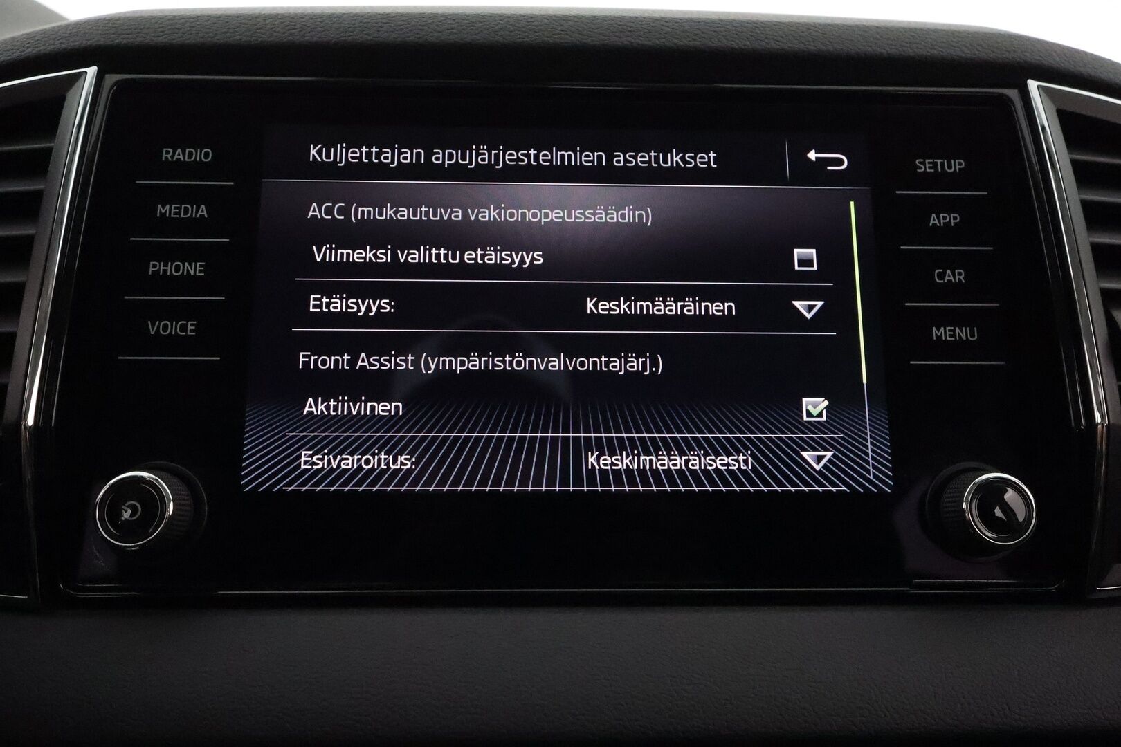 Skoda Karoq 2019 1,5 TSI Ambition DSG **1.Om Suomi-auto / Adapt.Vakkari / Webasto / P. tutkat / Apple&Android / KeylessGO / 2x Renkaat**