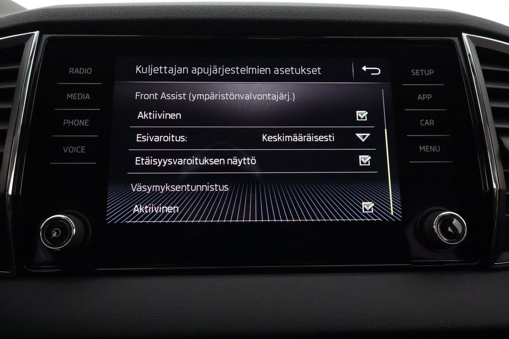 Skoda Karoq 2019 1,5 TSI Ambition DSG **1.Om Suomi-auto / Adapt.Vakkari / Webasto / P. tutkat / Apple&Android / KeylessGO / 2x Renkaat**