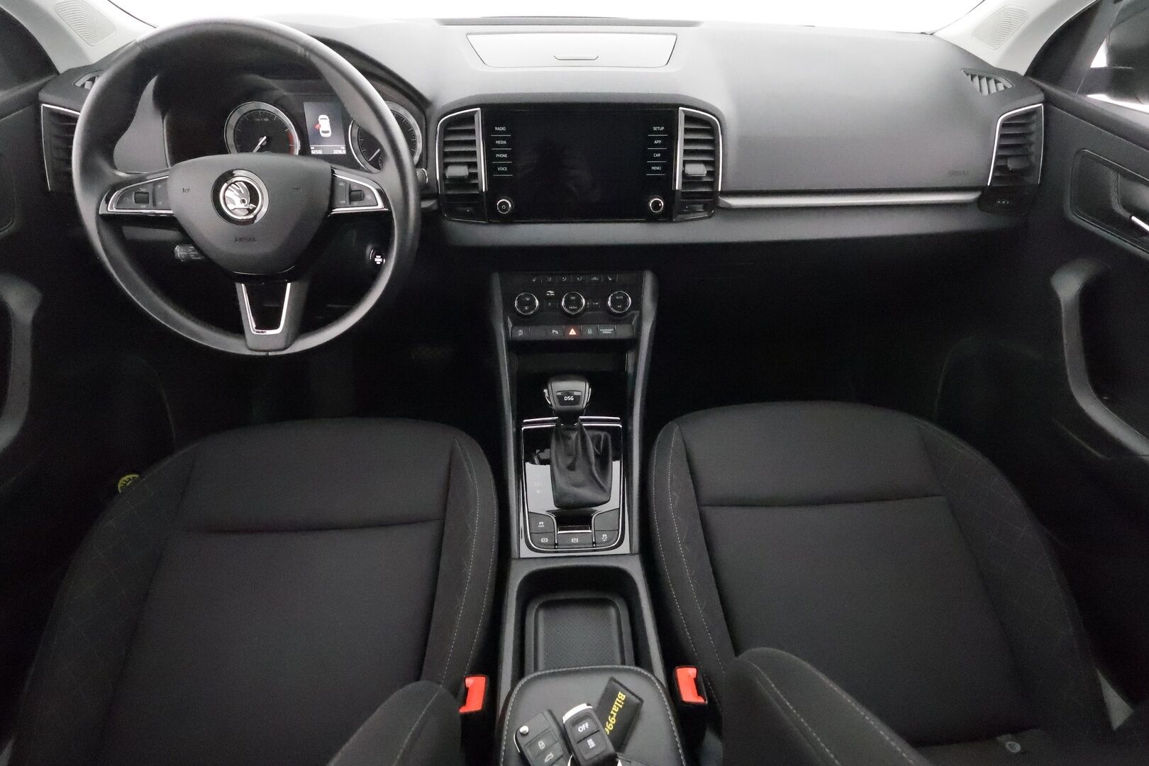 Skoda Karoq 2019 1,5 TSI Ambition DSG **1.Om Suomi-auto / Adapt.Vakkari / Webasto / P. tutkat / Apple&Android / KeylessGO / 2x Renkaat**
