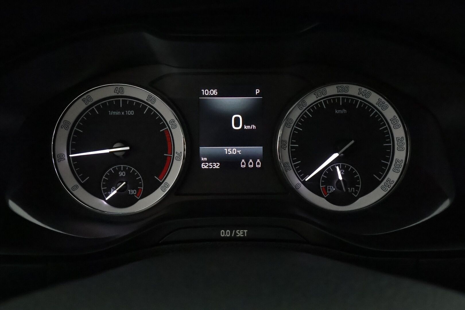 Skoda Karoq 2019 1,5 TSI Ambition DSG **1.Om Suomi-auto / Adapt.Vakkari / Webasto / P. tutkat / Apple&Android / KeylessGO / 2x Renkaat**