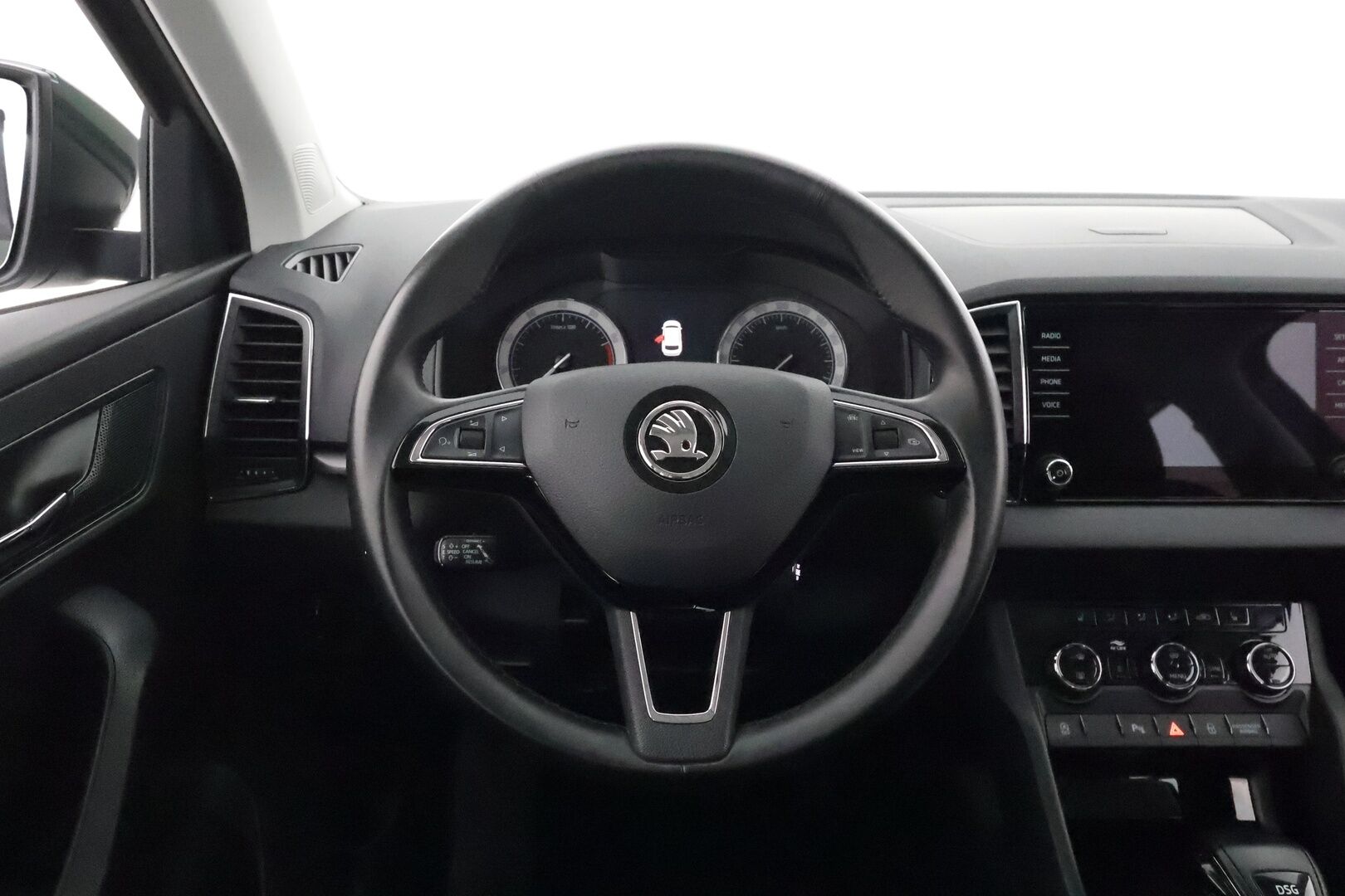 Skoda Karoq 2019 1,5 TSI Ambition DSG **1.Om Suomi-auto / Adapt.Vakkari / Webasto / P. tutkat / Apple&Android / KeylessGO / 2x Renkaat**