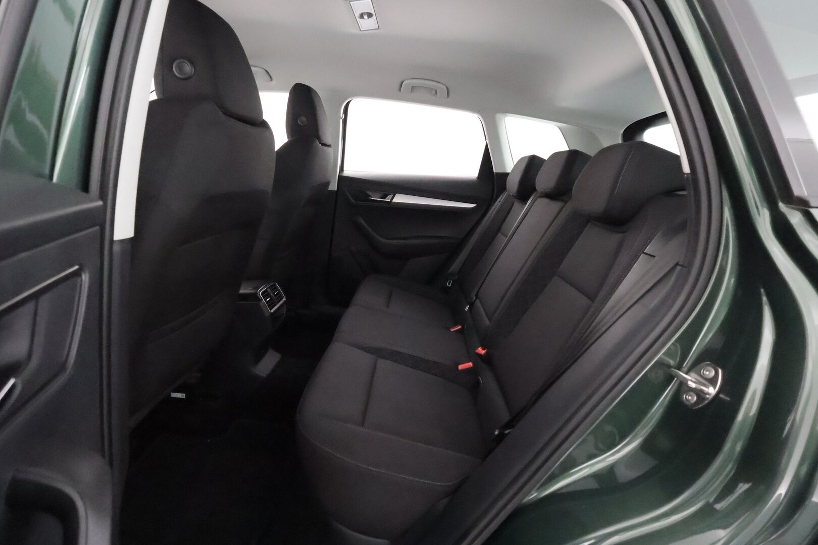 Skoda Karoq 2019 1,5 TSI Ambition DSG **1.Om Suomi-auto / Adapt.Vakkari / Webasto / P. tutkat / Apple&Android / KeylessGO / 2x Renkaat**