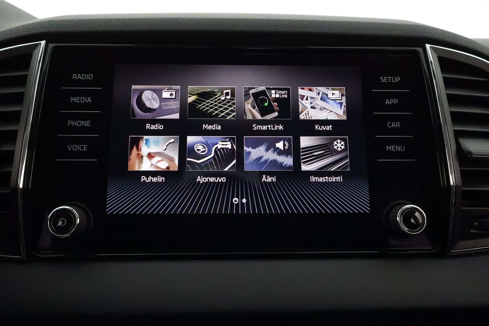 Skoda Karoq 2019 1,5 TSI Ambition DSG **1.Om Suomi-auto / Adapt.Vakkari / Webasto / P. tutkat / Apple&Android / KeylessGO / 2x Renkaat**