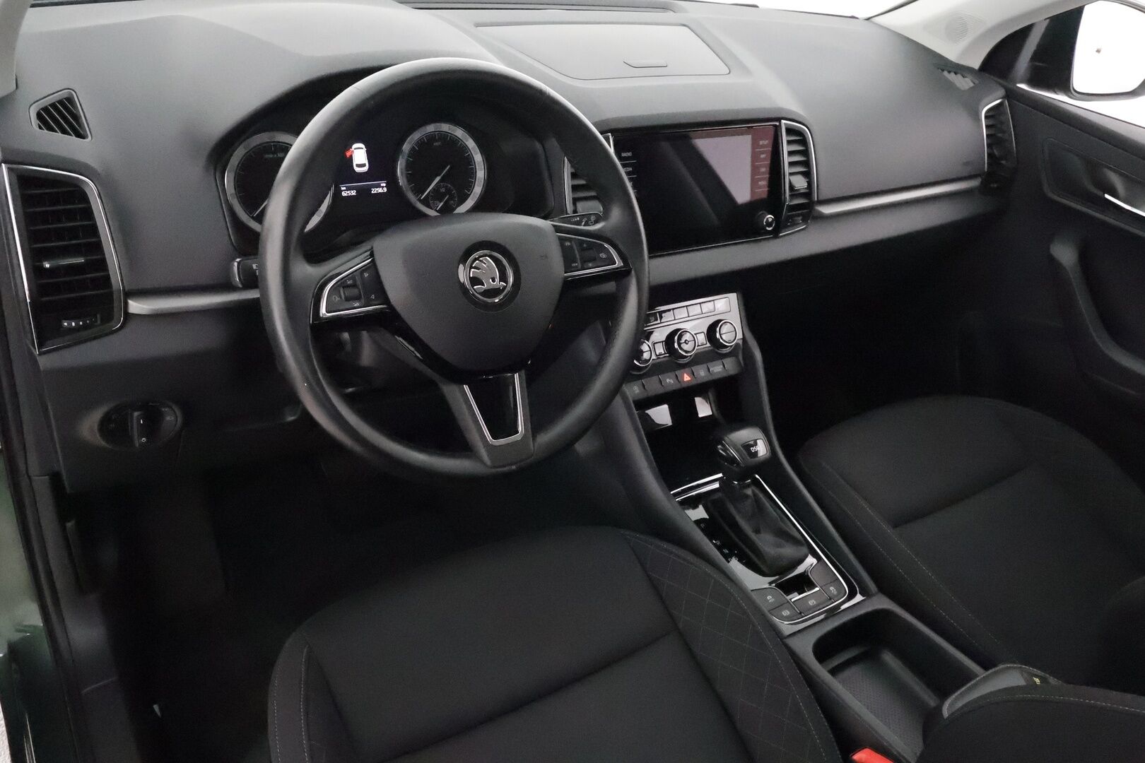 Skoda Karoq 2019 1,5 TSI Ambition DSG **1.Om Suomi-auto / Adapt.Vakkari / Webasto / P. tutkat / Apple&Android / KeylessGO / 2x Renkaat**