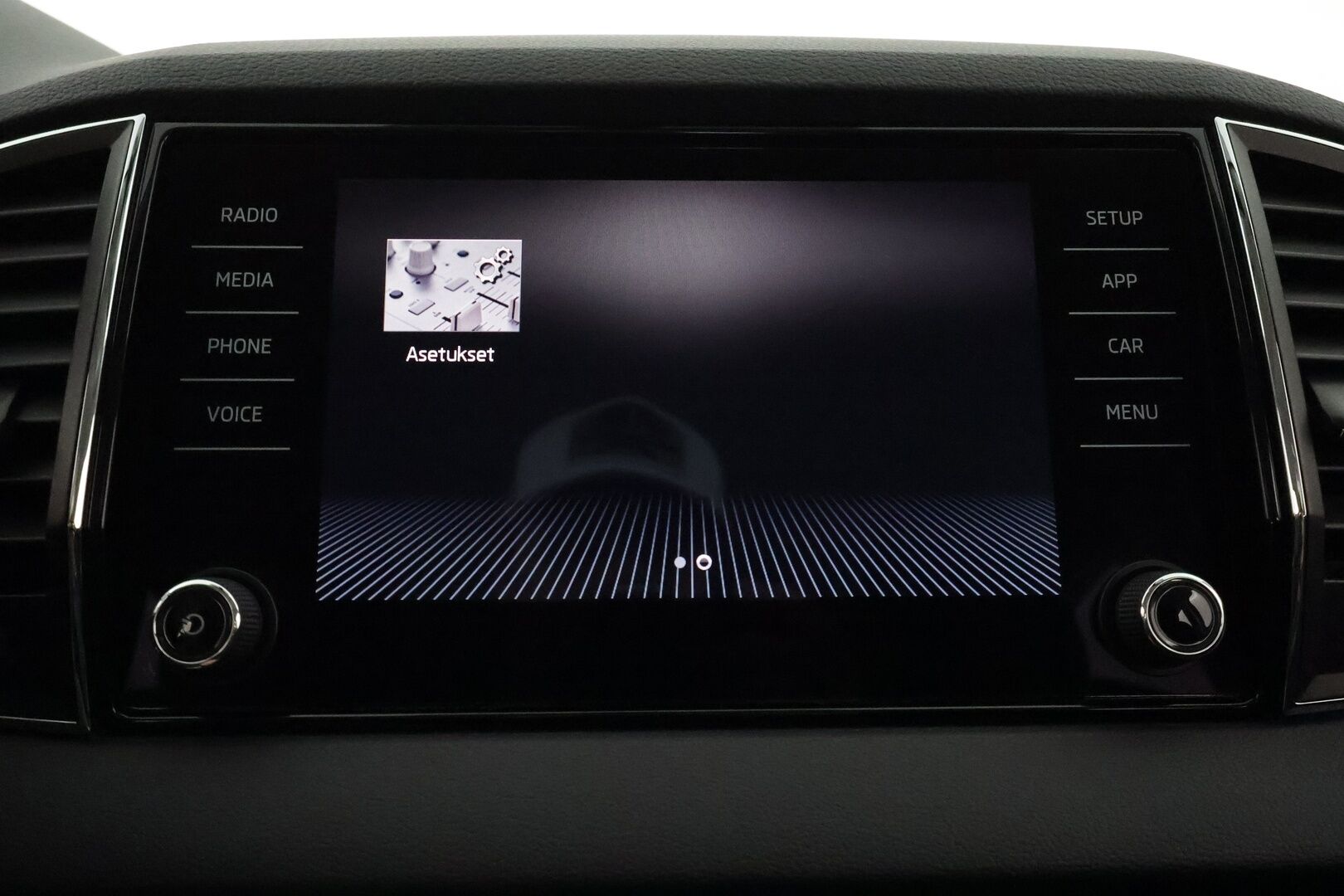 Skoda Karoq 2019 1,5 TSI Ambition DSG **1.Om Suomi-auto / Adapt.Vakkari / Webasto / P. tutkat / Apple&Android / KeylessGO / 2x Renkaat**