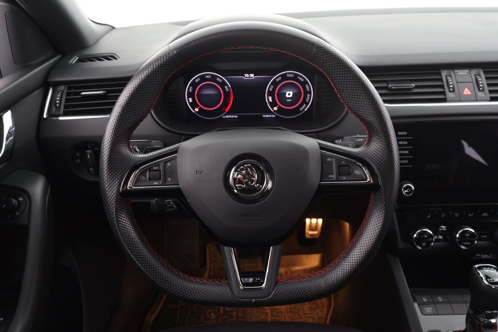 Skoda Octavia 2019 2,0 TSI RS BusinessLine DSG * Webasto / Koukku / ACC / Xenon / P.Tutkat / Navi / Kaistavahti / Keyless * - 1-om Suomi-auto / Kahdet renkaat