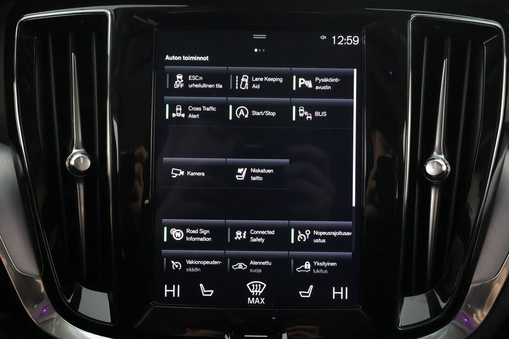 Volvo V60 Cross Country 2019 D4 AWD Business aut * Webasto / Koukku / ACC / Full-LED / P.Kamera / Navi / Keyless * - Kahdet renkaat aluvanteilla / Merkkihuollot / Suomi-auto 