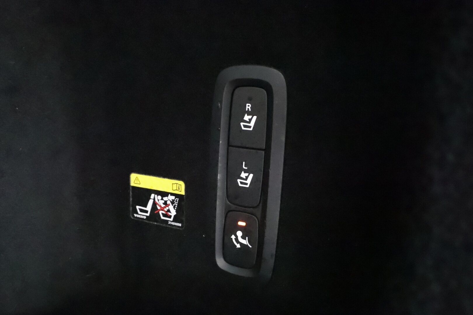 Volvo V60 Cross Country 2019 D4 AWD Business aut * Webasto / Koukku / ACC / Full-LED / P.Kamera / Navi / Keyless * - Kahdet renkaat aluvanteilla / Merkkihuollot / Suomi-auto 