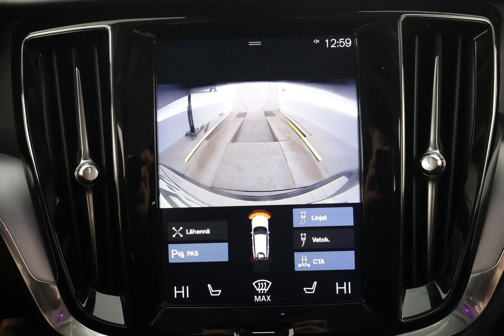 Volvo V60 Cross Country 2019 D4 AWD Business aut * Webasto / Koukku / ACC / Full-LED / P.Kamera / Navi / Keyless * - Kahdet renkaat aluvanteilla / Merkkihuollot / Suomi-auto 