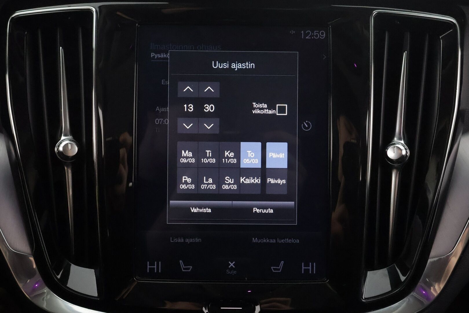 Volvo V60 Cross Country 2019 D4 AWD Business aut * Webasto / Koukku / ACC / Full-LED / P.Kamera / Navi / Keyless * - Kahdet renkaat aluvanteilla / Merkkihuollot / Suomi-auto 