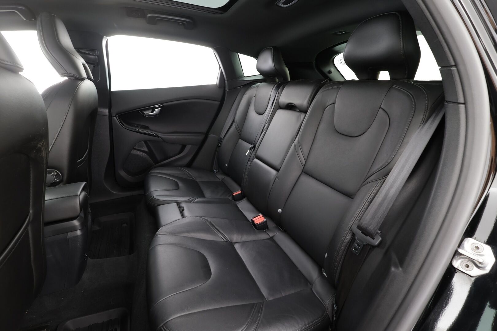 Volvo V40 2019 T2 Business Dynamic Edition aut - | Muistipenkki | Nahkasisusta | Webasto | Lasikatto | LED | Digimittari | P.kamera | Keyless | Vetokoukku | Navi | Bluetooth | 2x renkaat aluin | Huoltokirja | 