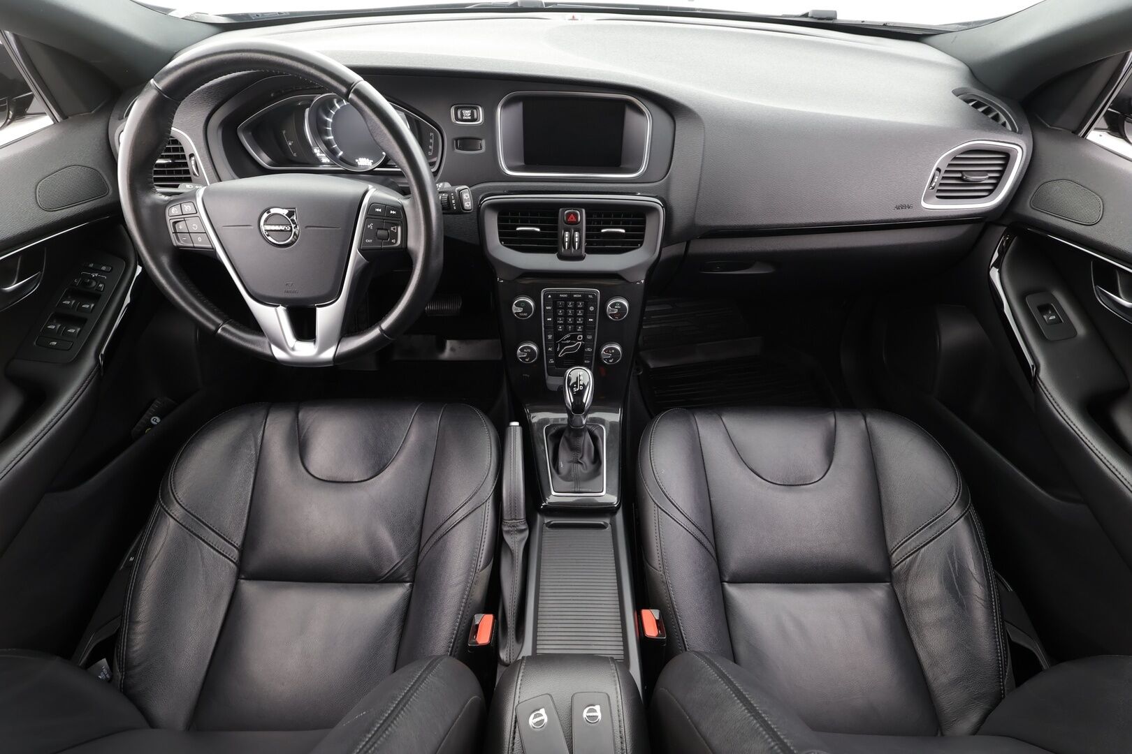 Volvo V40 2019 T2 Business Dynamic Edition aut - | Muistipenkki | Nahkasisusta | Webasto | Lasikatto | LED | Digimittari | P.kamera | Keyless | Vetokoukku | Navi | Bluetooth | 2x renkaat aluin | Huoltokirja | 