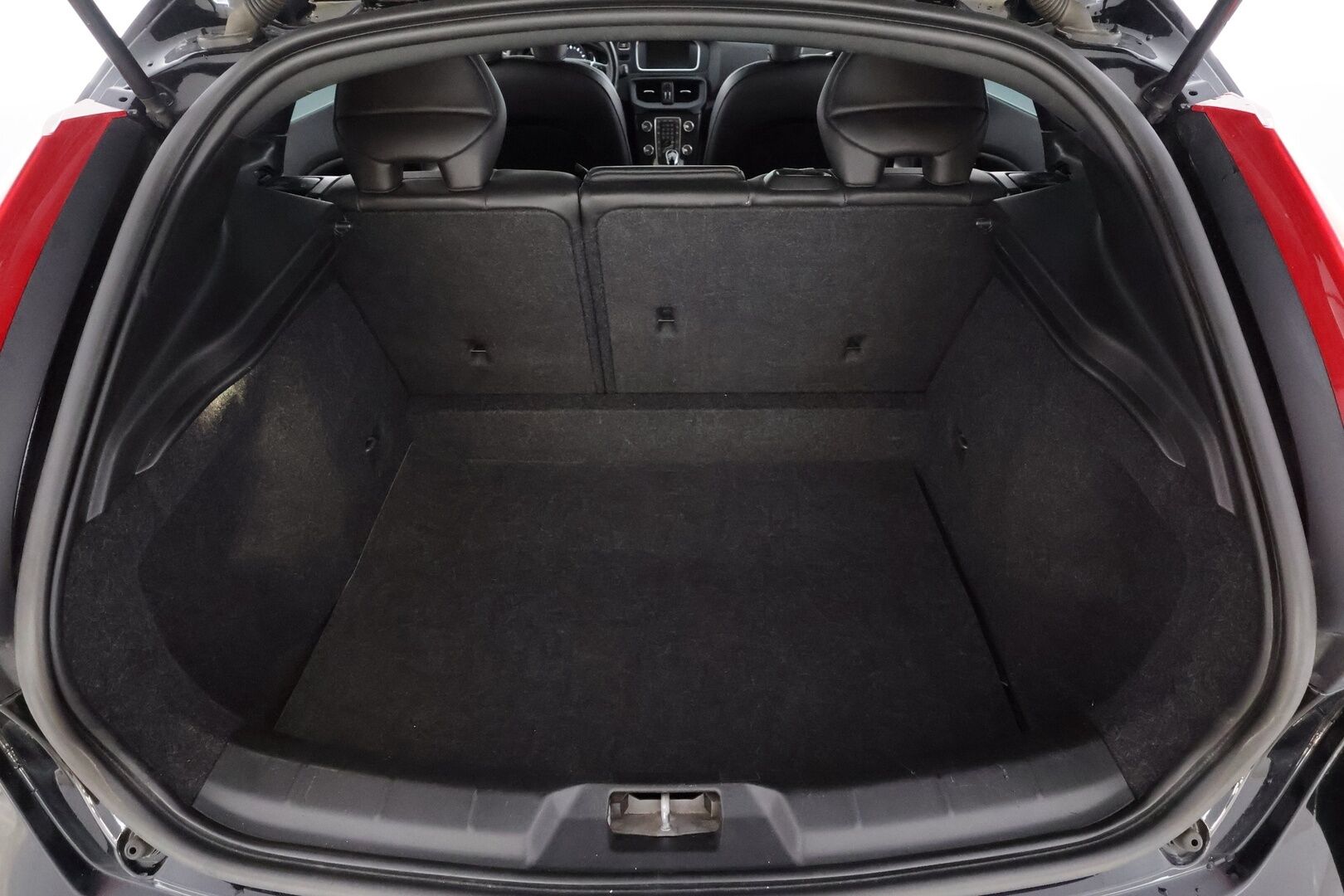 Volvo V40 2019 T2 Business Dynamic Edition aut - | Muistipenkki | Nahkasisusta | Webasto | Lasikatto | LED | Digimittari | P.kamera | Keyless | Vetokoukku | Navi | Bluetooth | 2x renkaat aluin | Huoltokirja | 