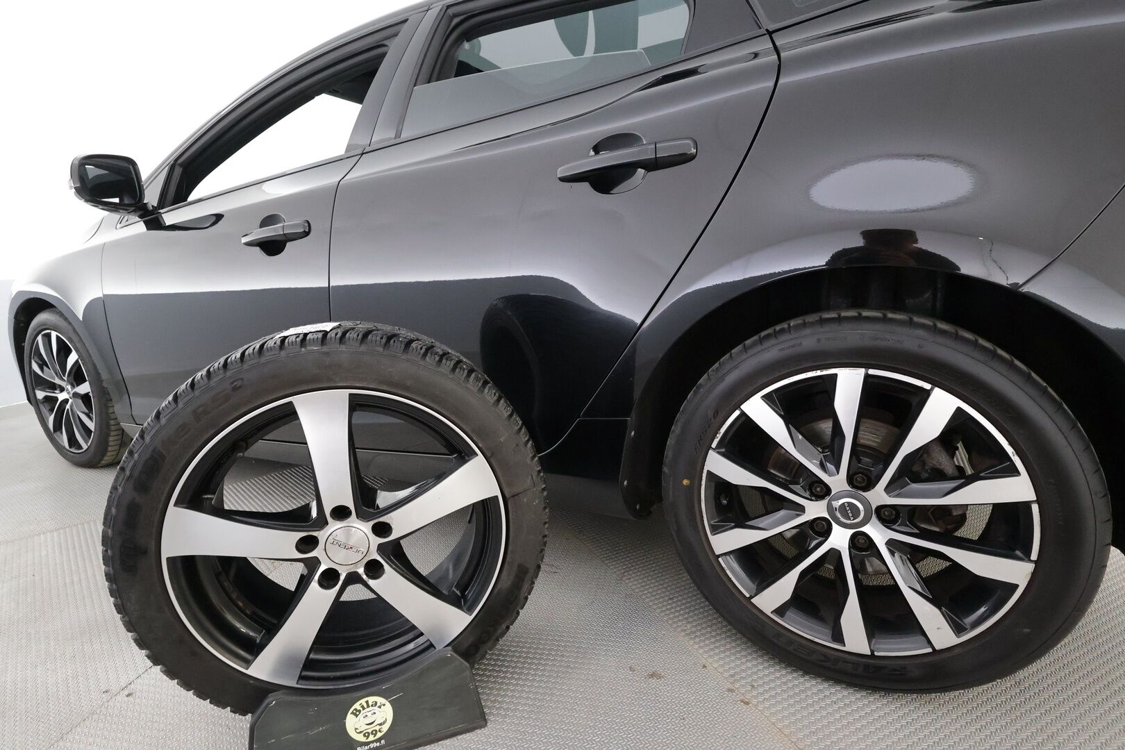 Volvo V40 2019 T2 Business Dynamic Edition aut - | Muistipenkki | Nahkasisusta | Webasto | Lasikatto | LED | Digimittari | P.kamera | Keyless | Vetokoukku | Navi | Bluetooth | 2x renkaat aluin | Huoltokirja | 