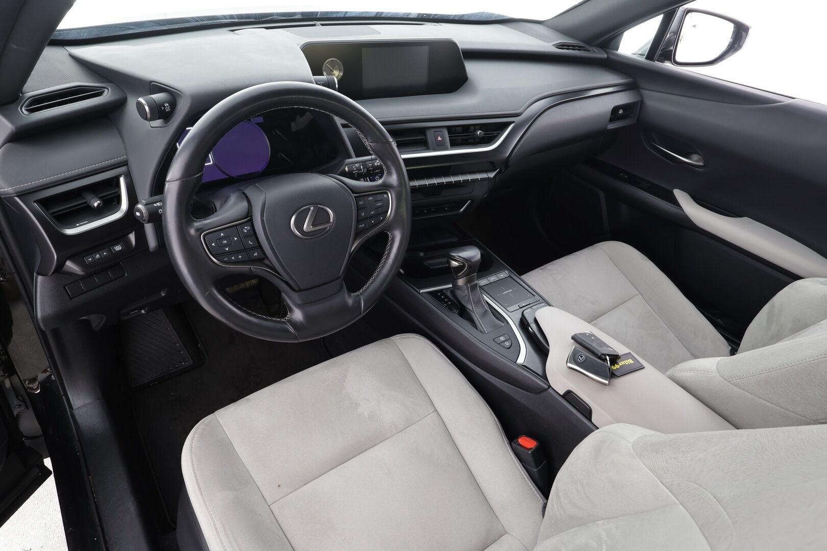 Lexus UX 2019 250h Comfort - | ACC | LED | P.Kamera | Navi | Kaistavahti | Keyless | Lohkolämmitin | Alcantara | Suomi-auto | Kahdet renkaat | Merkkihuollot |