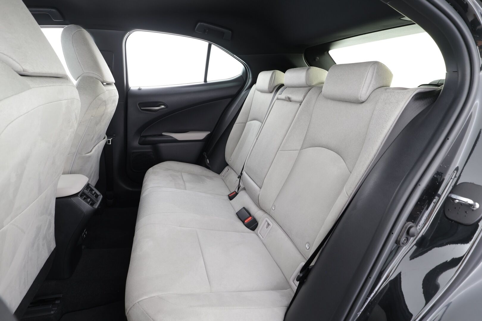 Lexus UX 2019 250h Comfort - | ACC | LED | P.Kamera | Navi | Kaistavahti | Keyless | Lohkolämmitin | Alcantara | Suomi-auto | Kahdet renkaat | Merkkihuollot |