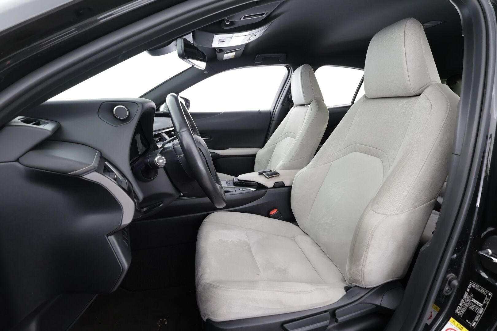 Lexus UX 2019 250h Comfort - | ACC | LED | P.Kamera | Navi | Kaistavahti | Keyless | Lohkolämmitin | Alcantara | Suomi-auto | Kahdet renkaat | Merkkihuollot |