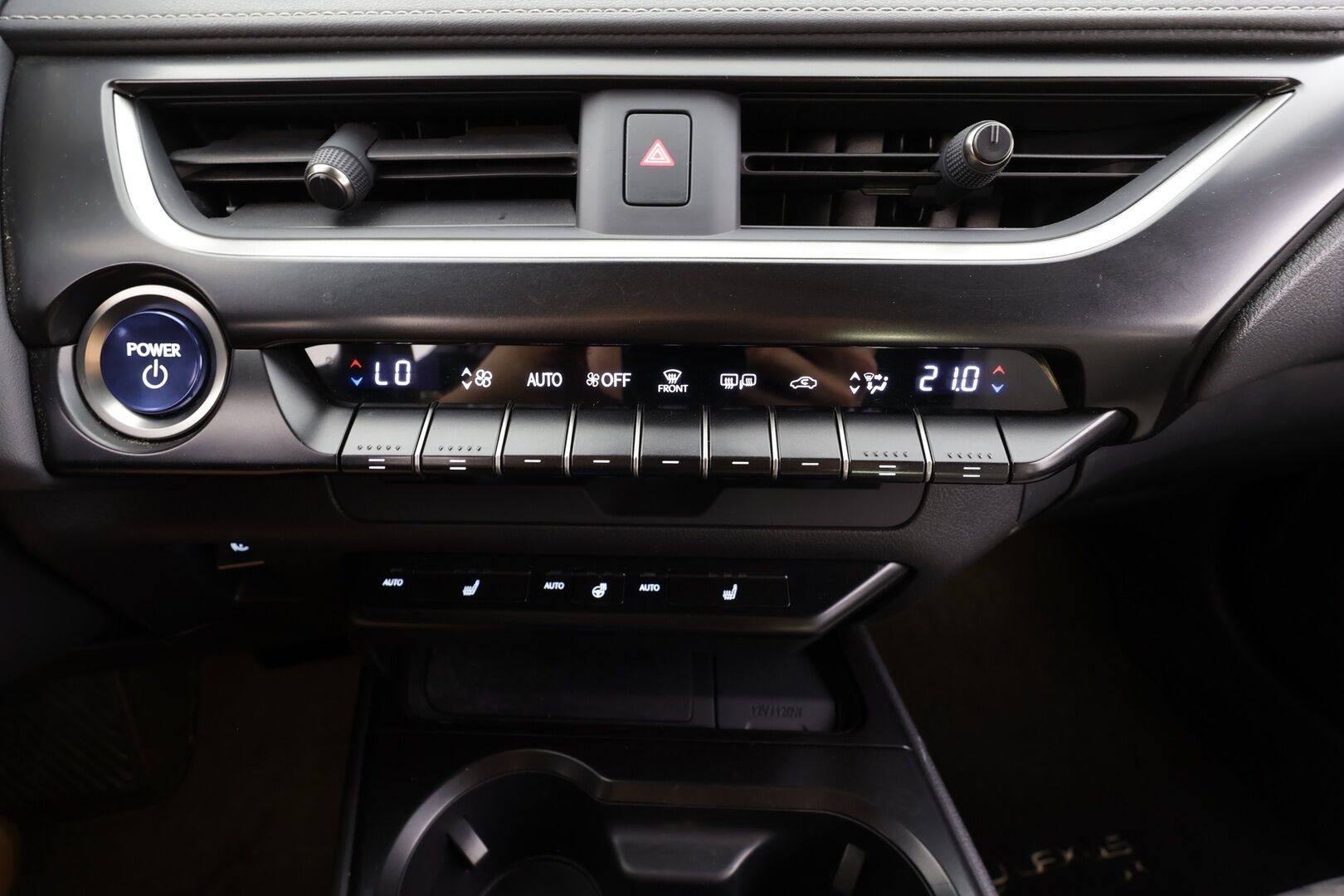 Lexus UX 2019 250h Comfort - | ACC | LED | P.Kamera | Navi | Kaistavahti | Keyless | Lohkolämmitin | Alcantara | Suomi-auto | Kahdet renkaat | Merkkihuollot |