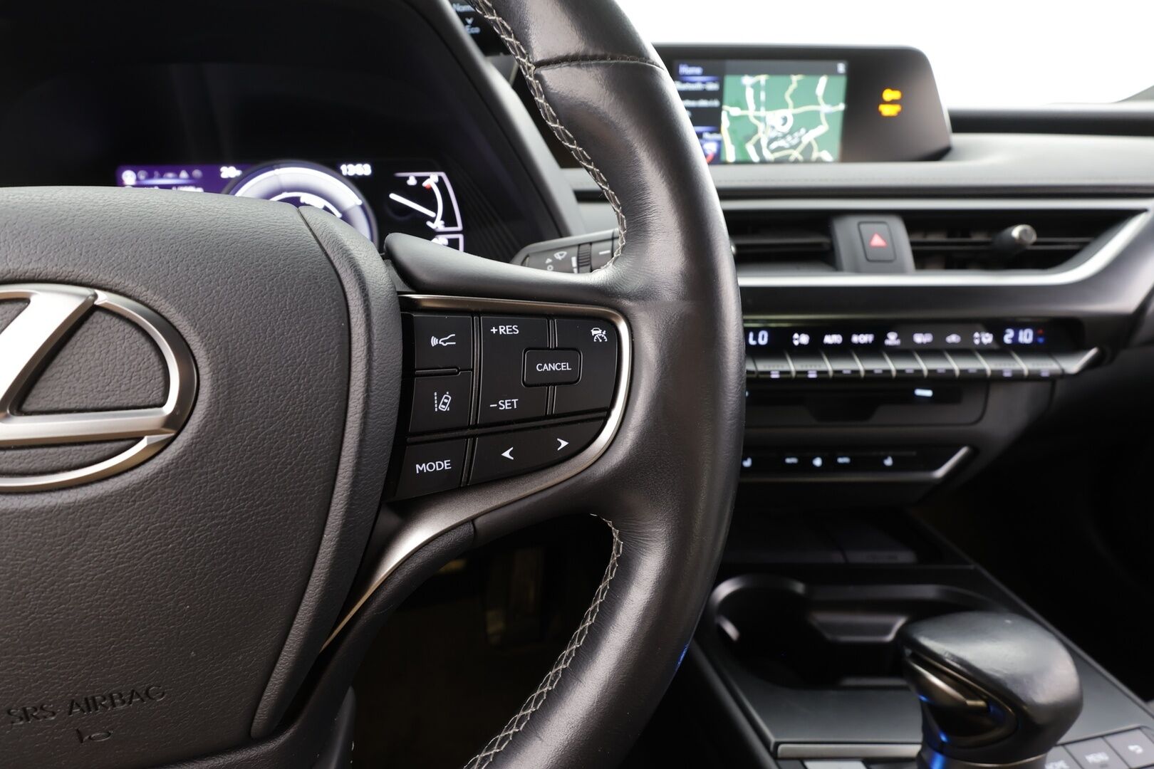 Lexus UX 2019 250h Comfort - | ACC | LED | P.Kamera | Navi | Kaistavahti | Keyless | Lohkolämmitin | Alcantara | Suomi-auto | Kahdet renkaat | Merkkihuollot |