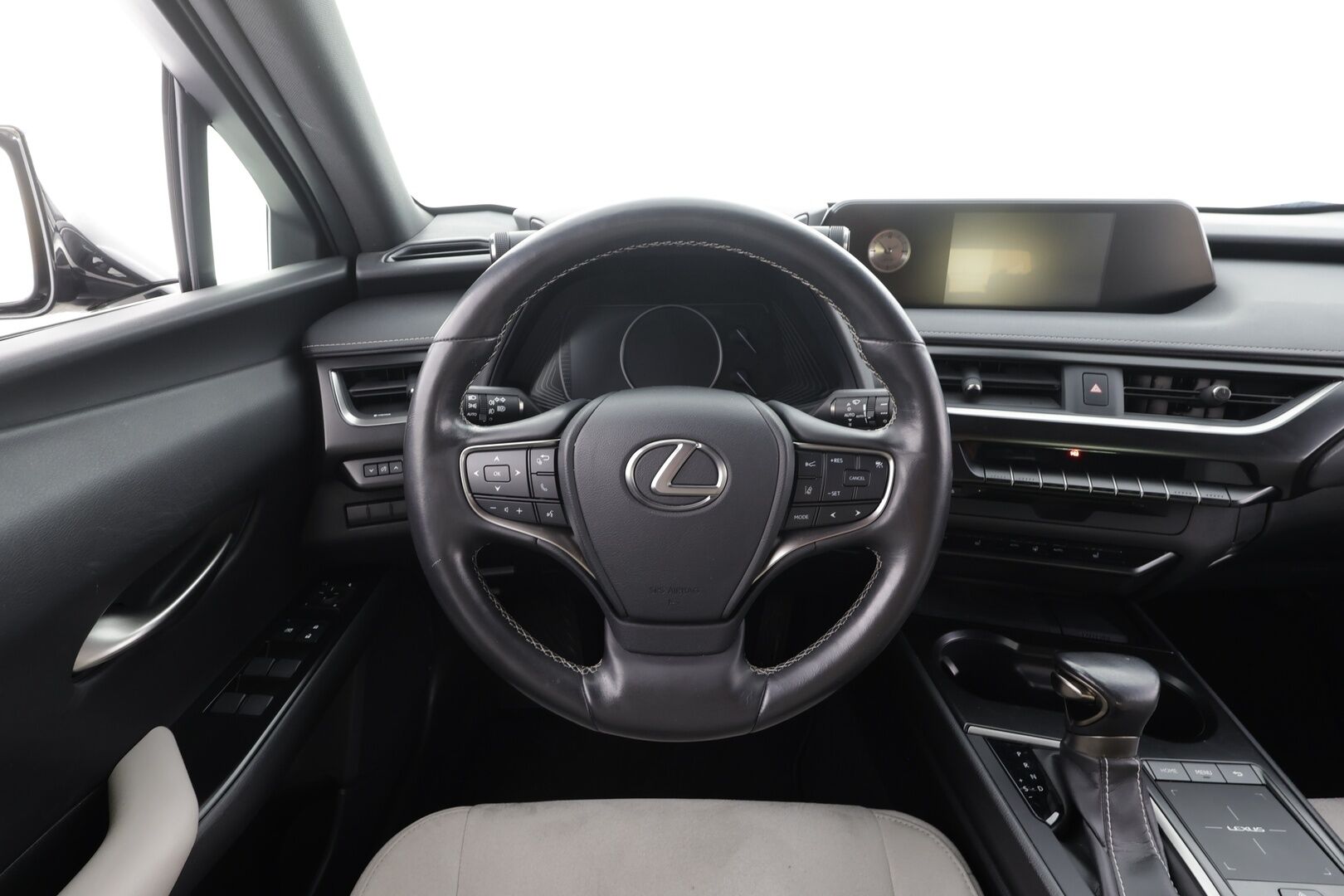 Lexus UX 2019 250h Comfort - | ACC | LED | P.Kamera | Navi | Kaistavahti | Keyless | Lohkolämmitin | Alcantara | Suomi-auto | Kahdet renkaat | Merkkihuollot |