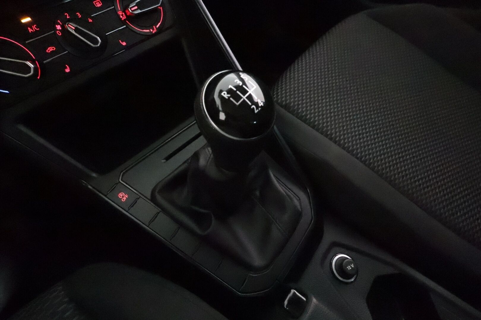 Volkswagen Polo 2019 Trendline 1,0 59 kW *Suomi-auto / Radio / Ilmastointi / Penkin lämmittimet / 2x renkaat*