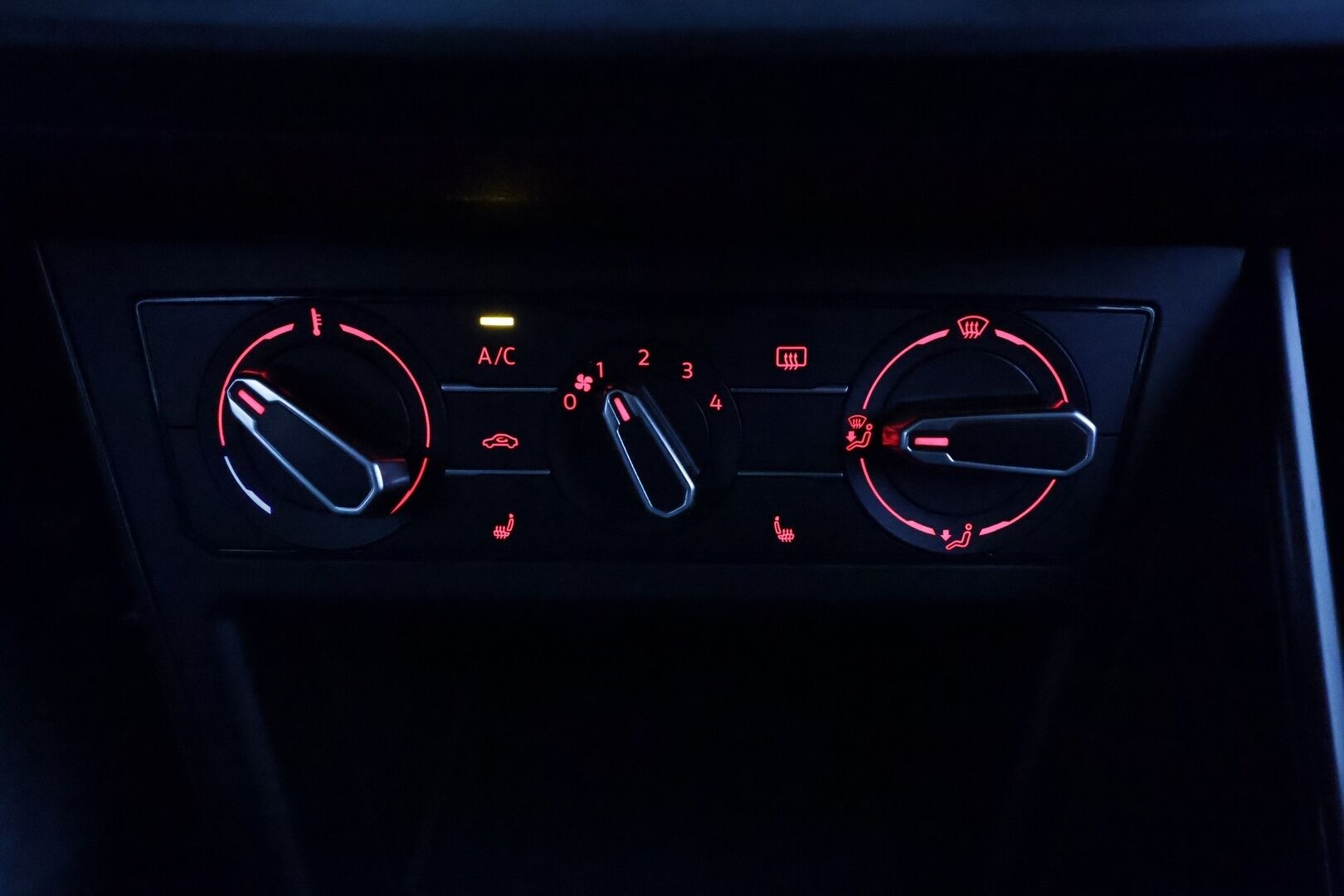 Volkswagen Polo 2019 Trendline 1,0 59 kW *Suomi-auto / Radio / Ilmastointi / Penkin lämmittimet / 2x renkaat*
