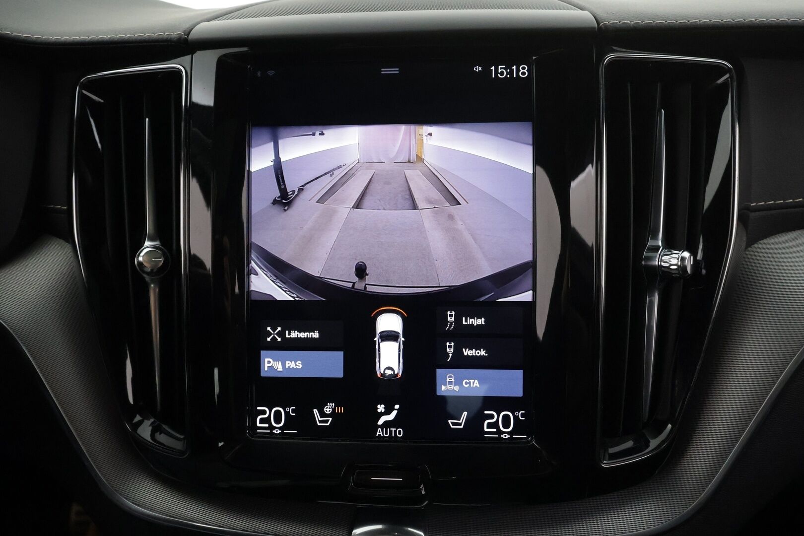 Volvo XC60 2019 T8 AWD R-Design aut * Panorama / Webasto / Koukku / ACC / Full-LED / P.kamera / Sportpenkki Muistilla / Ilma-alusta * - Suomi-auto / Kahdet renkaat / Merkkihuollettu! - Osta nyt, maksa vasta ensi vuonna