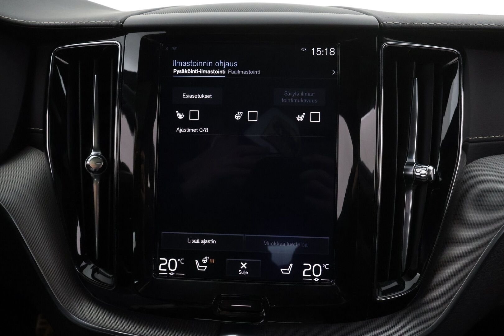 Volvo XC60 2019 T8 AWD R-Design aut * Panorama / Webasto / Koukku / ACC / Full-LED / P.kamera / Sportpenkki Muistilla / Ilma-alusta * - Suomi-auto / Kahdet renkaat / Merkkihuollettu! - Osta nyt, maksa vasta ensi vuonna