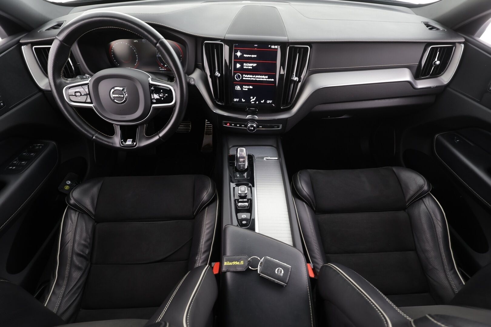 Volvo XC60 2019 T8 AWD R-Design aut * Panorama / Webasto / Koukku / ACC / Full-LED / P.kamera / Sportpenkki Muistilla / Ilma-alusta * - Suomi-auto / Kahdet renkaat / Merkkihuollettu! - Osta nyt, maksa vasta ensi vuonna