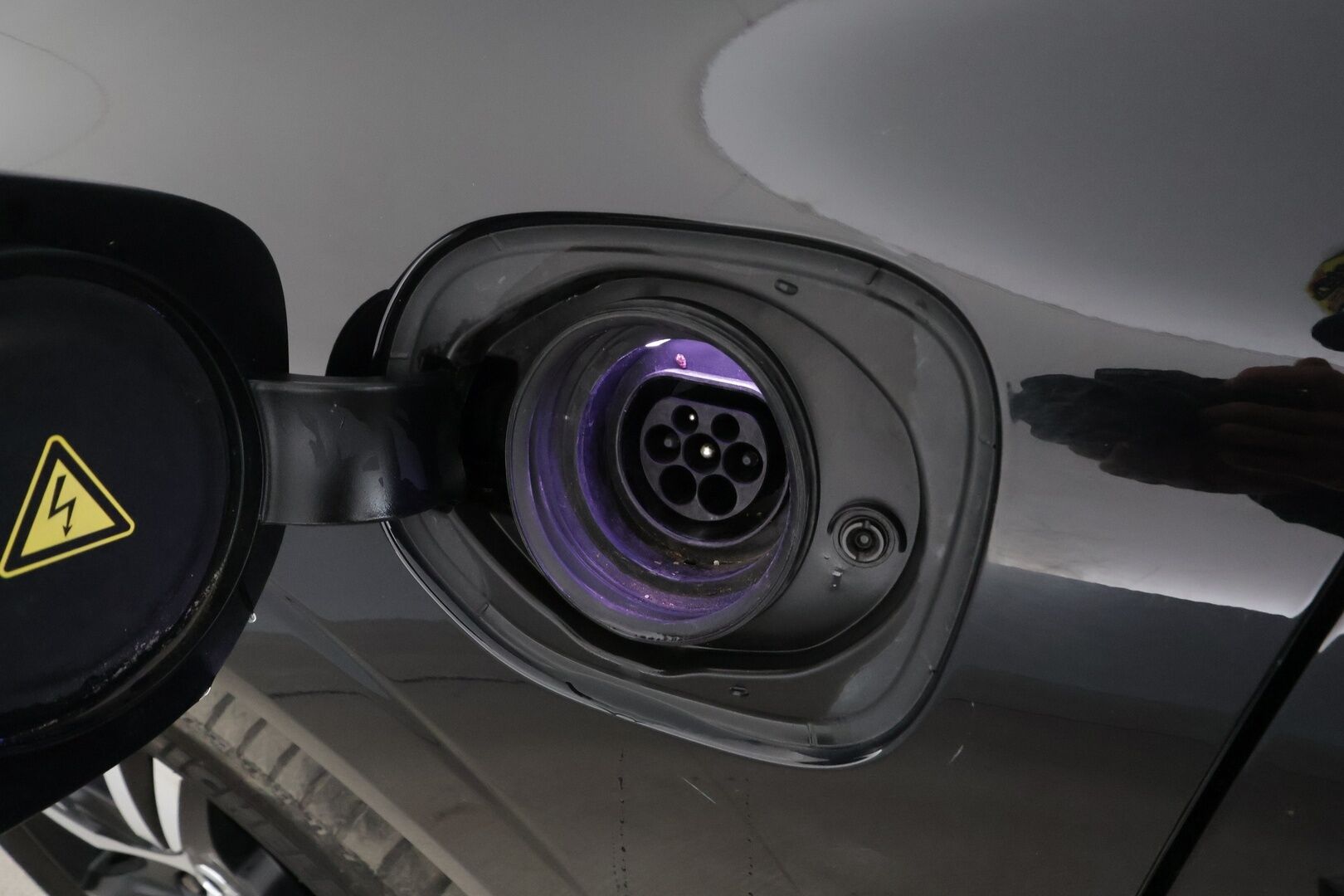 Volvo XC60 2019 T8 AWD R-Design aut * Panorama / Webasto / Koukku / ACC / Full-LED / P.kamera / Sportpenkki Muistilla / Ilma-alusta * - Suomi-auto / Kahdet renkaat / Merkkihuollettu! - Osta nyt, maksa vasta ensi vuonna