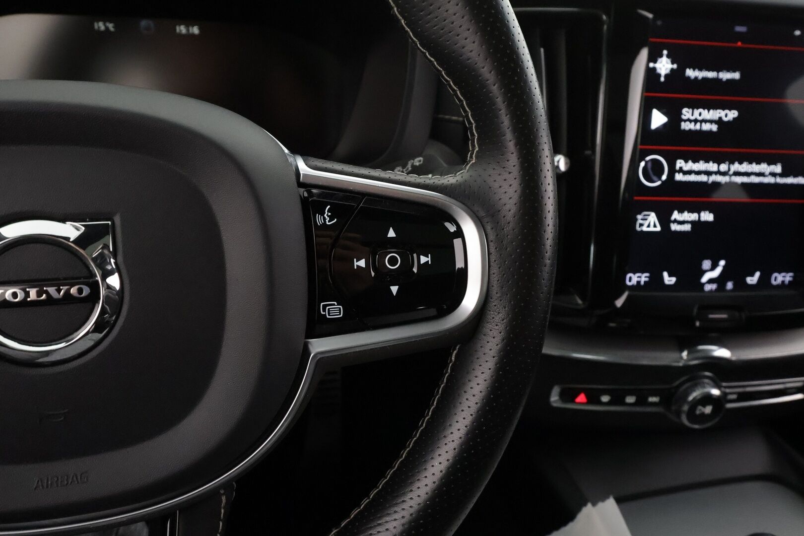 Volvo XC60 2019 T8 AWD R-Design aut * Panorama / Webasto / Koukku / ACC / Full-LED / P.kamera / Sportpenkki Muistilla / Ilma-alusta * - Suomi-auto / Kahdet renkaat / Merkkihuollettu! - Osta nyt, maksa vasta ensi vuonna